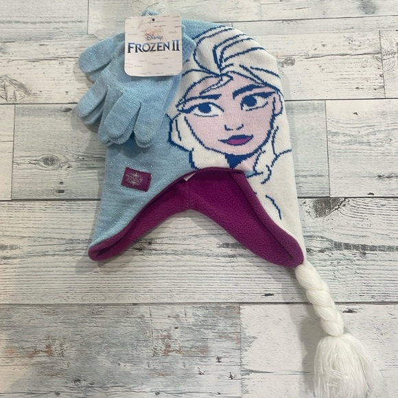 Disney Frozen II Elsa Winter Hat & Glove Set OSFM NWT - Picture 1 of 7